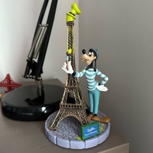 Walt Disney World Goofy Epcot France Figurine